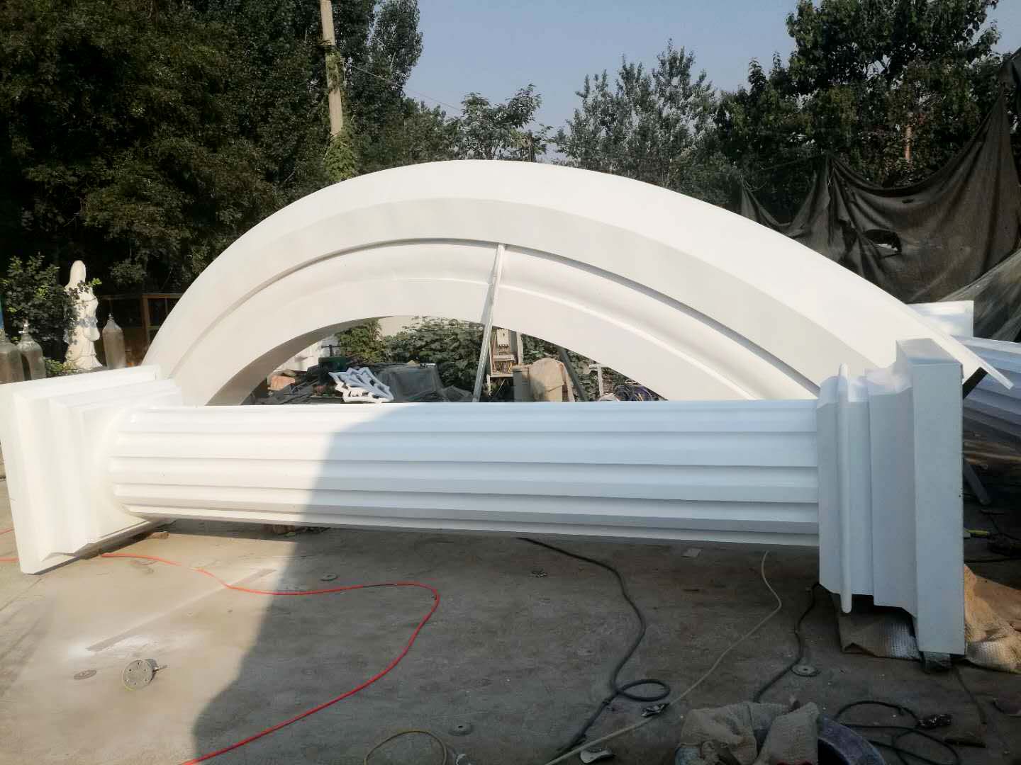 不锈钢婚庆花柱及拱门雕塑完工(组图)