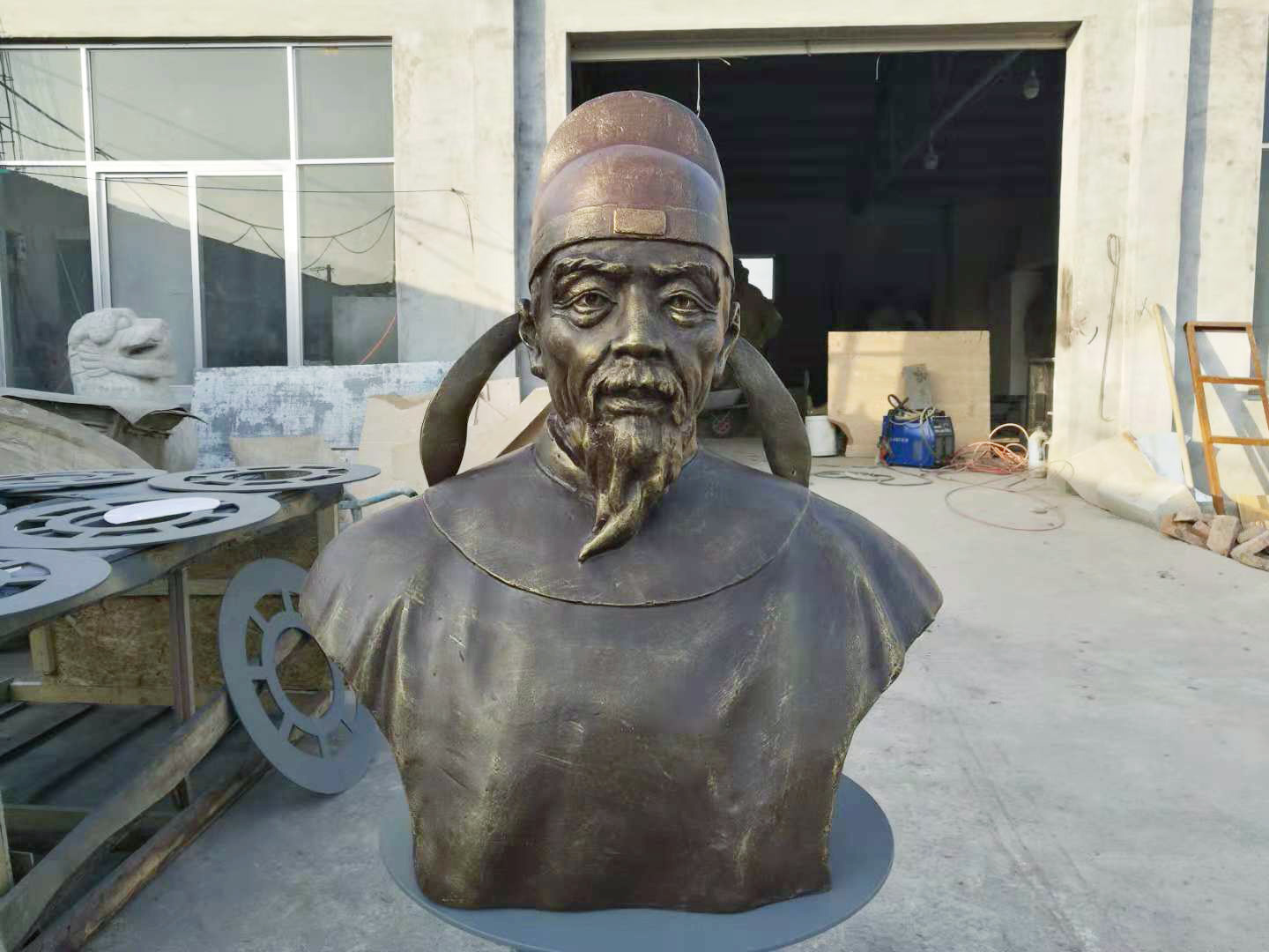 牛天齐玻璃钢雕像